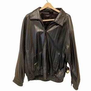 Cambridge Classics Leather Bomber Jacket.  Size XL, black, used.